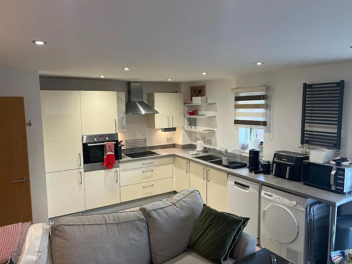 Homely Ground Floor Apartment In Southampton
