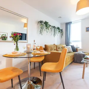 Amber Oasis - Your Gateway To Southampton's Vibrant Heart, Port, Shopping Apartment
